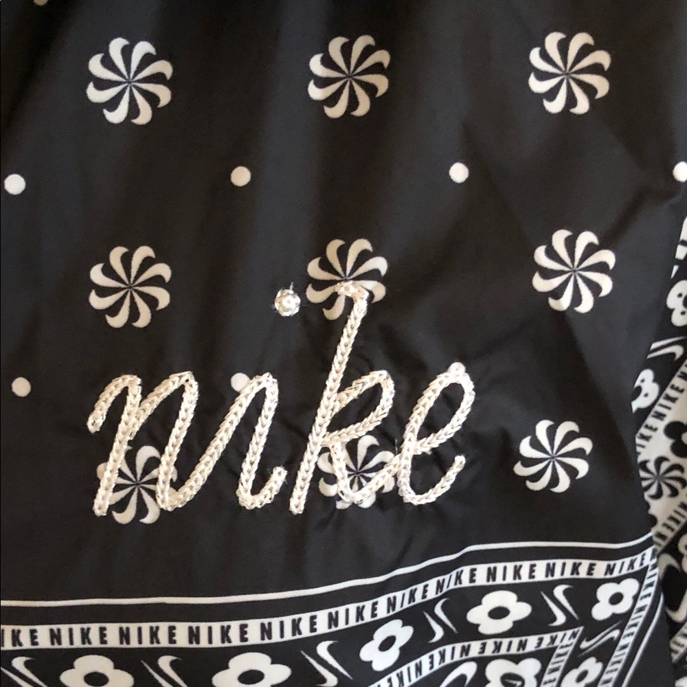 Nike Women’s Sportswear Bandana Print Jacket - Picture 2 of 7